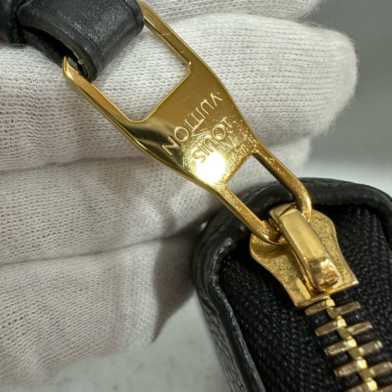 LV M61864 黑牛皮壓紋金釦拉鏈長夾-18
