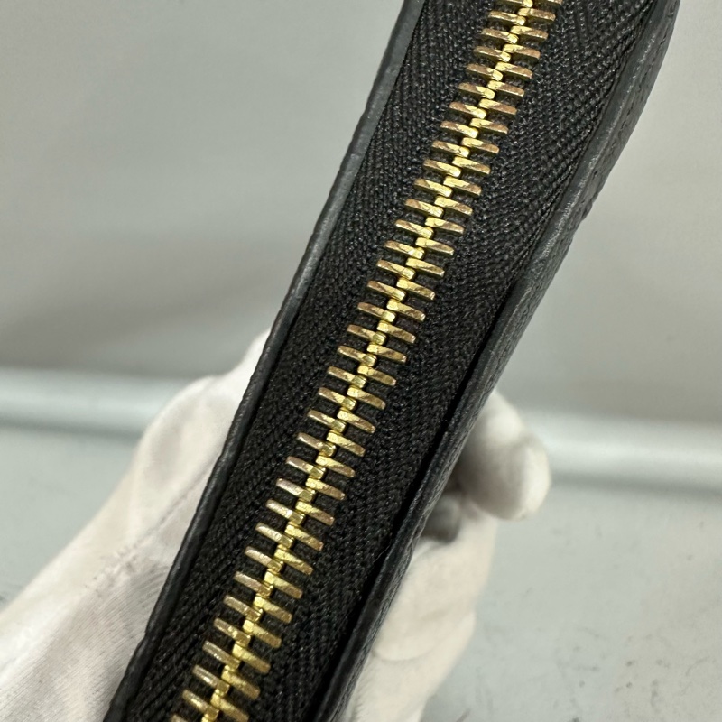 LV M61864 黑牛皮壓紋金釦拉鏈長夾-20