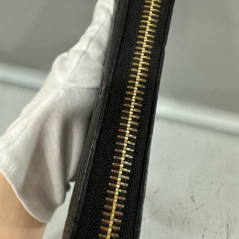LV M61864 黑牛皮壓紋金釦拉鏈長夾-21