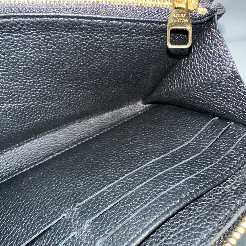 LV M61864 黑牛皮壓紋金釦拉鏈長夾-38