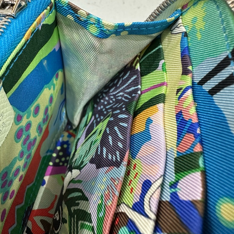 Hermes 氣泡綠絲巾短夾 silkin-31