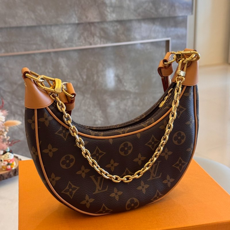 *SHIHNA名牌精品* LV Loop 鍊帶彎月側背包-0