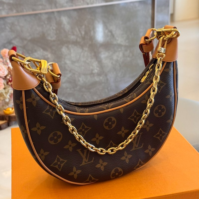 *SHIHNA名牌精品* LV Loop 鍊帶彎月側背包-1