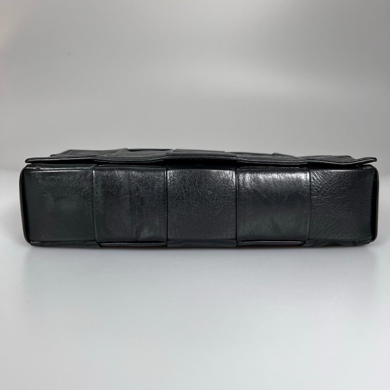 BV 晶片款 黑油蠟皮CASSETTE 5*3肩背包-4