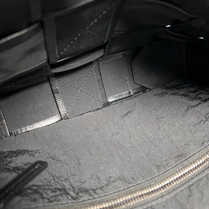 BV 晶片款 黑油蠟皮CASSETTE 5*3肩背包-7