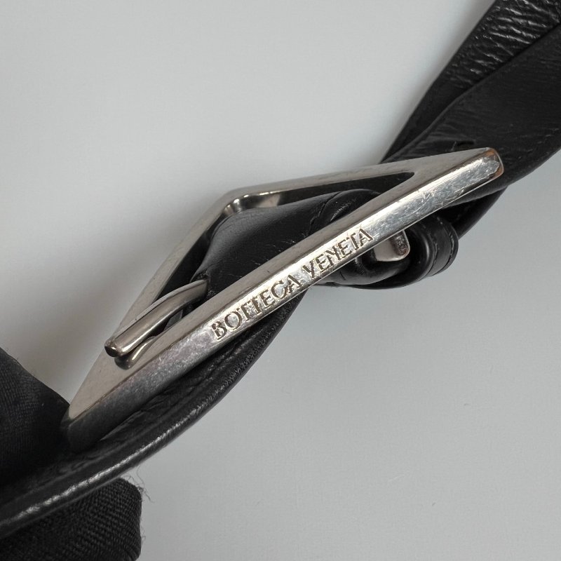 BV 晶片款 黑油蠟皮CASSETTE 5*3肩背包-9