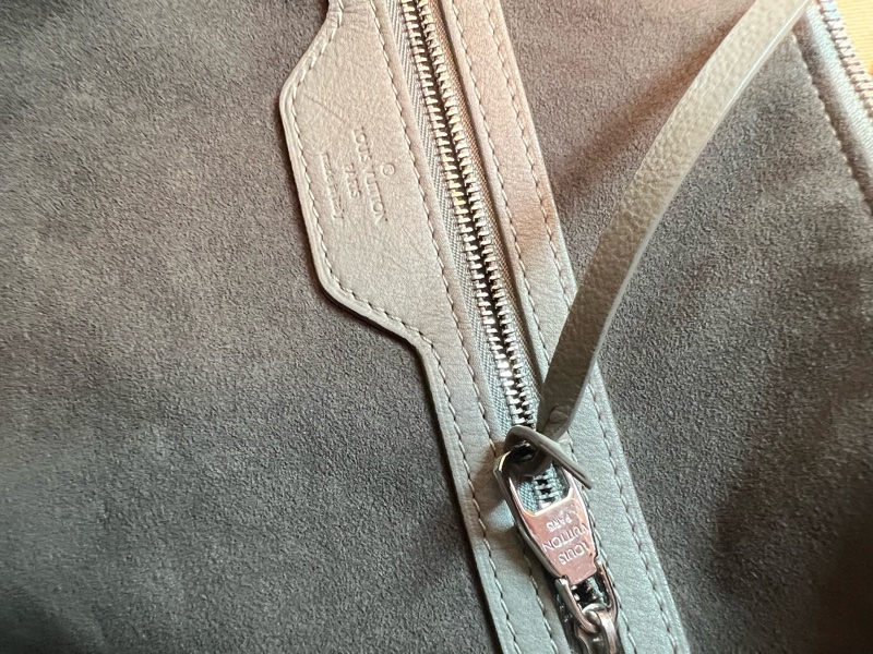 【年終限時八折特價 】 Louis Vuitton Monogram Antheia Ixia GM 灰色安緹雅系列柔美刺繡小羊皮托特/旅行包-7