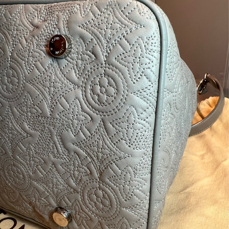 【年終限時八折特價 】 Louis Vuitton Monogram Antheia Ixia GM 灰色安緹雅系列柔美刺繡小羊皮托特/旅行包-9
