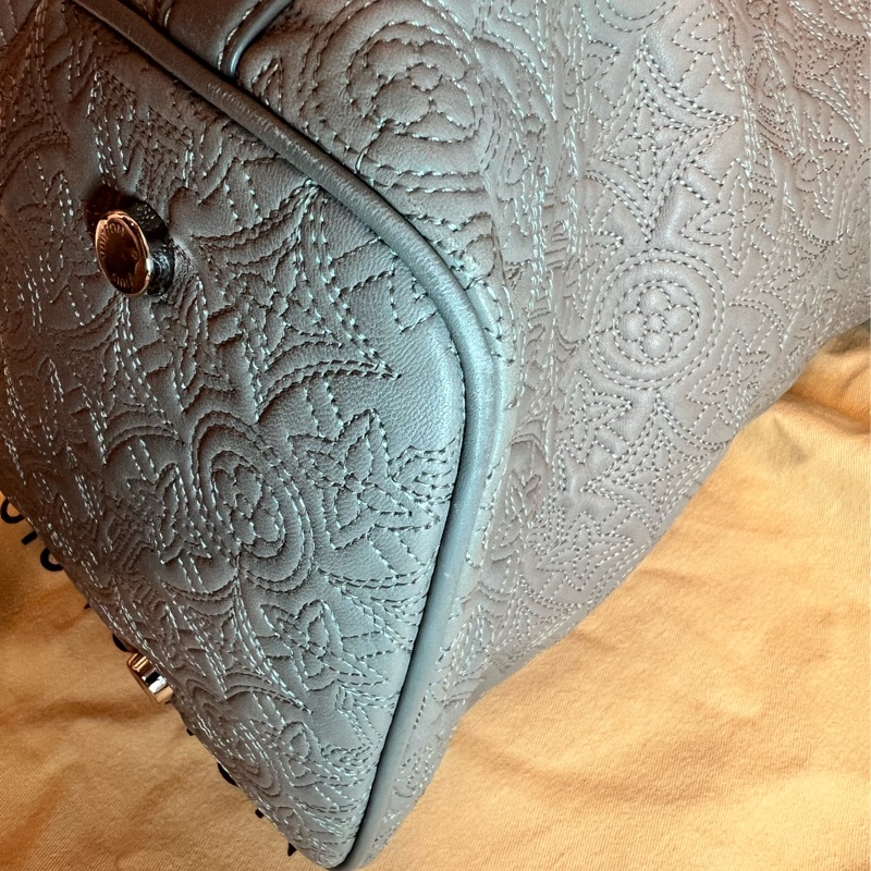 【年終限時八折特價 】 Louis Vuitton Monogram Antheia Ixia GM 灰色安緹雅系列柔美刺繡小羊皮托特/旅行包-14