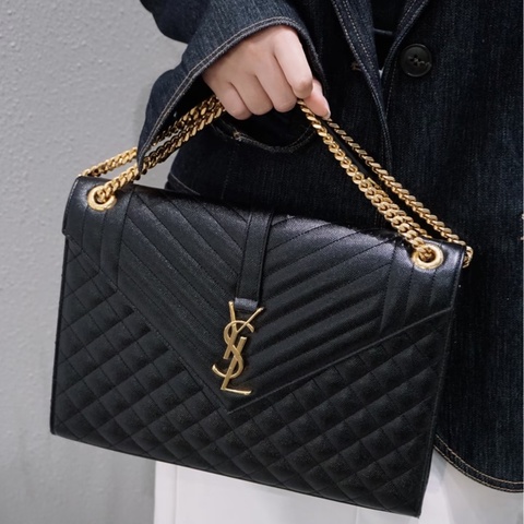 Ysl • Envelope 經典黑金荔枝牛皮郵差包 大號