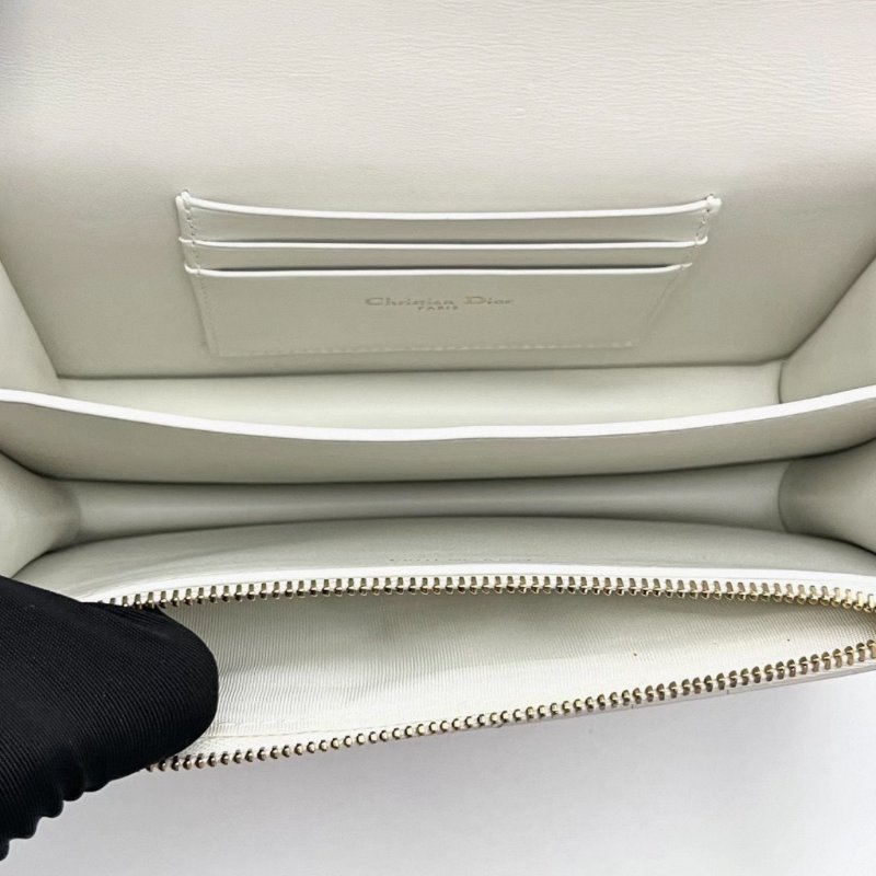 DIOR Miss Caro奶白色金扣迷你鏈條包19*12*6 98新配件塵袋-5