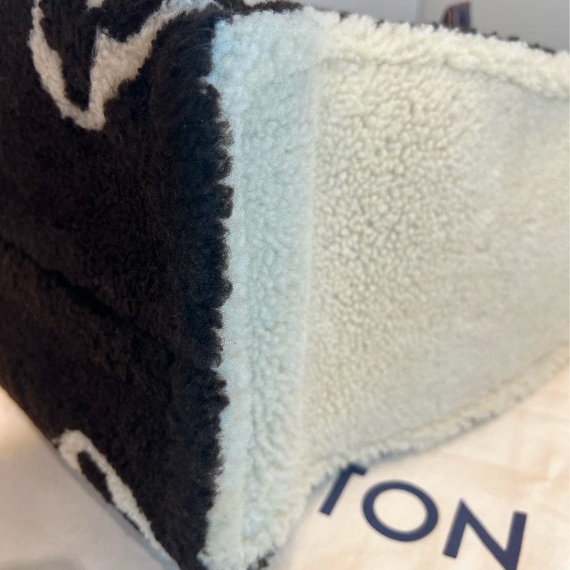 LV Teddy Monogram On The Go GM 路易威登羊毛泰迪托特購物包-12