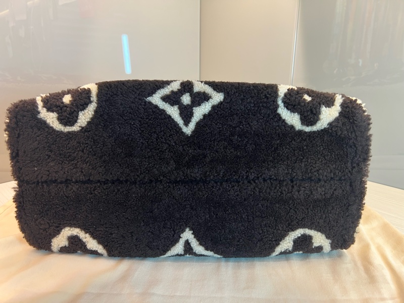 LV Teddy Monogram On The Go GM 路易威登羊毛泰迪托特購物包-13