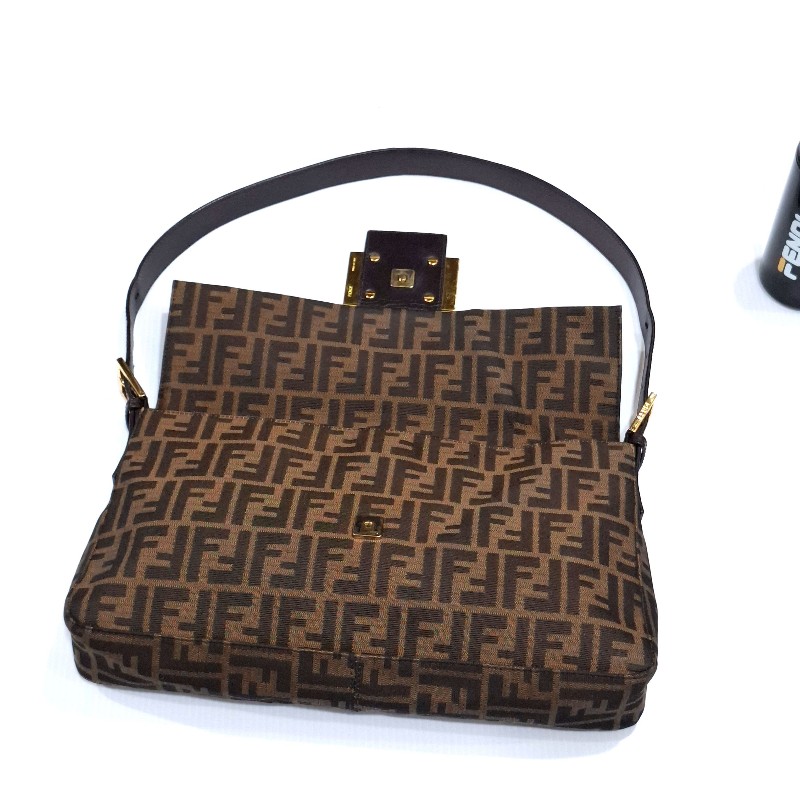 FENDI Maxi 法棍包-5