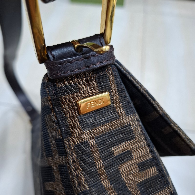 FENDI Maxi 法棍包-16