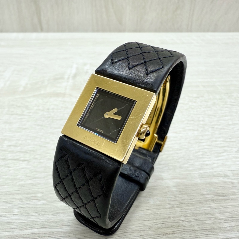 CHANEL黑色菱格衍縫皮革18K金方形石英錶H0109-2