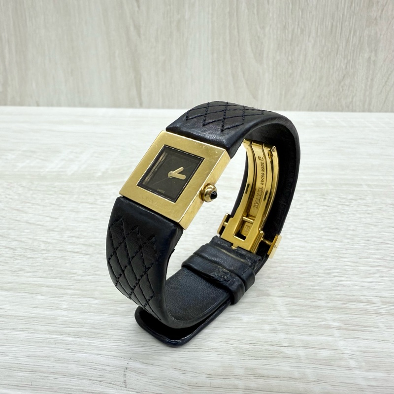 CHANEL黑色菱格衍縫皮革18K金方形石英錶H0109-3