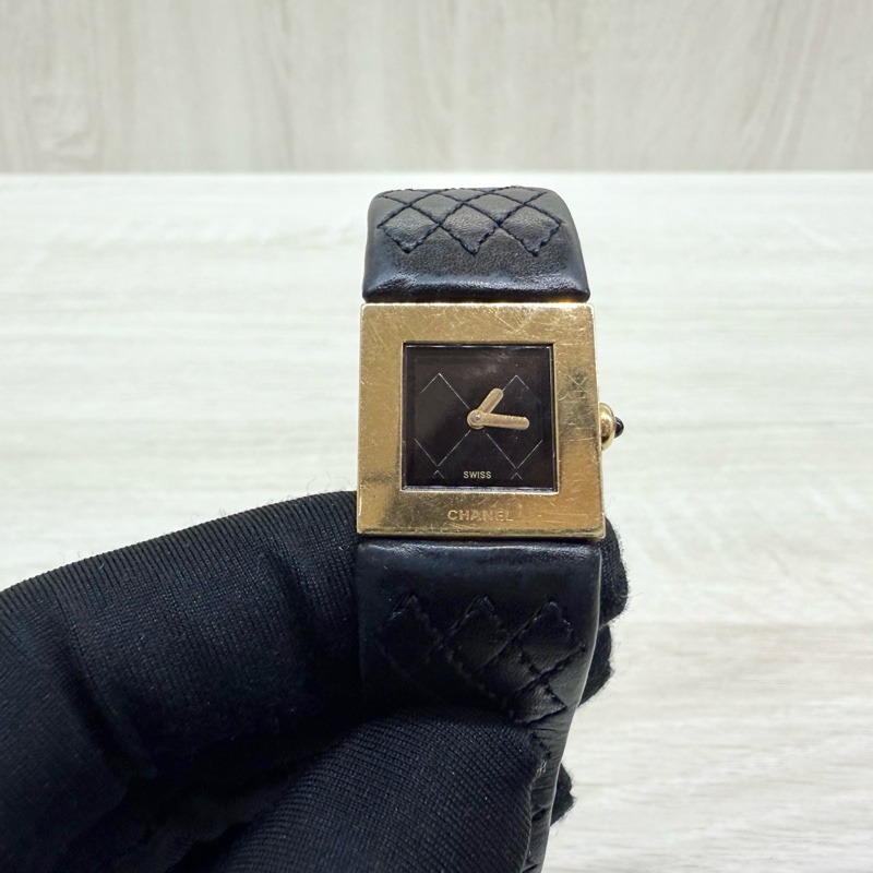 CHANEL黑色菱格衍縫皮革18K金方形石英錶H0109-14