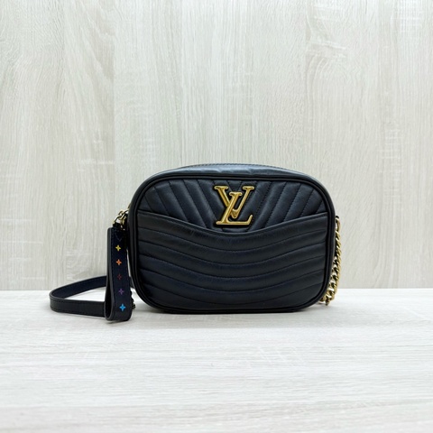 LV黑金牛皮縫線彩色皮標new wave拉鍊相機包M53682
