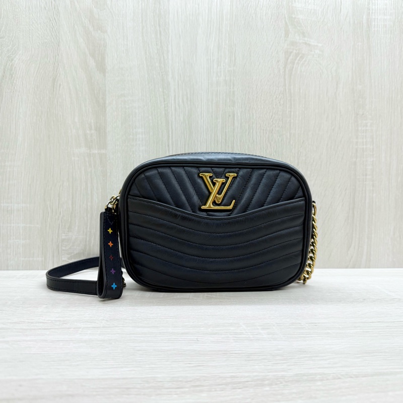 LV黑金牛皮縫線彩色皮標new wave拉鍊相機包M53682-0
