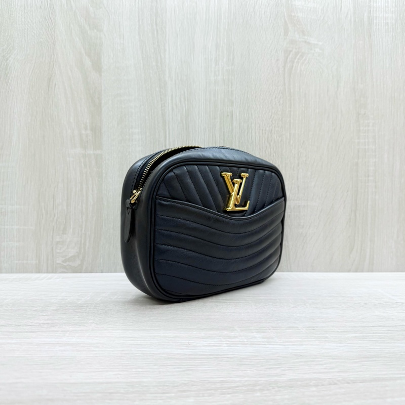 LV黑金牛皮縫線彩色皮標new wave拉鍊相機包M53682-3