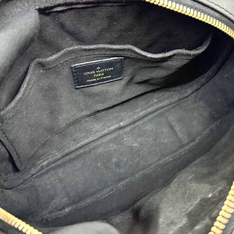 LV黑金牛皮縫線彩色皮標new wave拉鍊相機包M53682-9