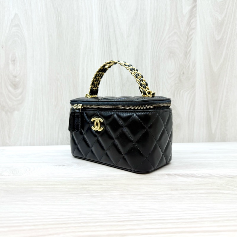 CHANEL黑金滑面牛皮23P字母手柄長盒子AP3243-2