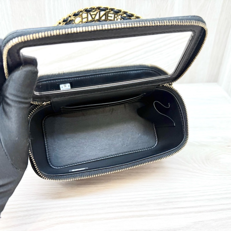 CHANEL黑金滑面牛皮23P字母手柄長盒子AP3243-11