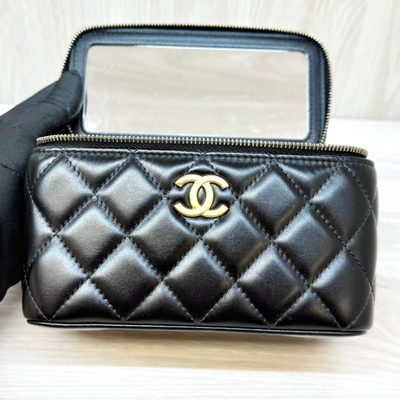 CHANEL黑金滑面牛皮23P字母手柄長盒子AP3243-12