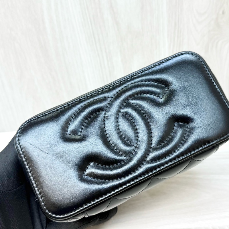 CHANEL黑金滑面牛皮23P字母手柄長盒子AP3243-13