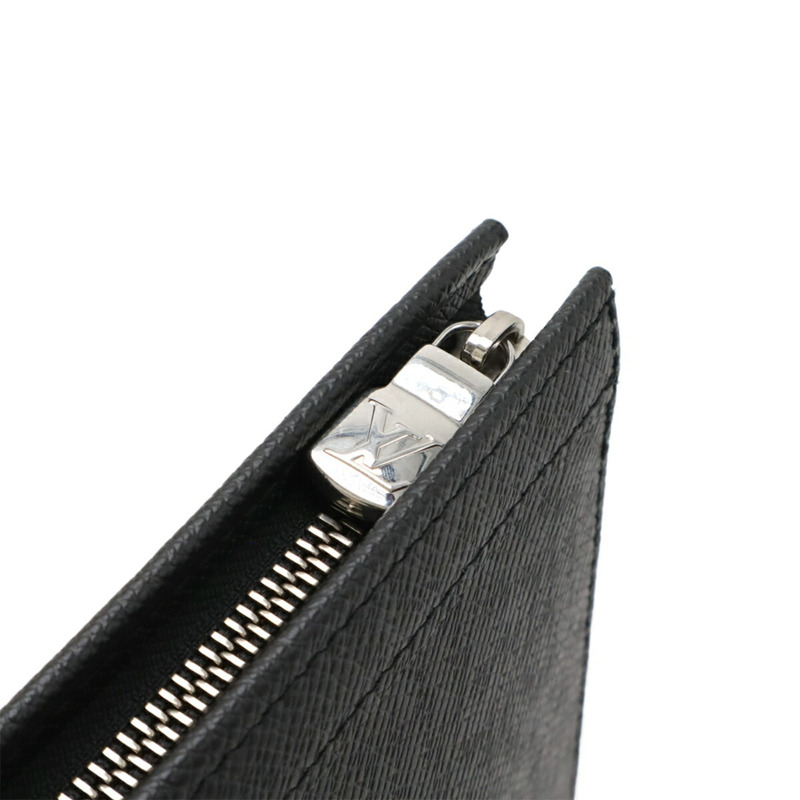 路易威登 Taiga Pochette Voyage MM 第二款手拿包/小手包，小牛皮材質，黑色，M30547-5