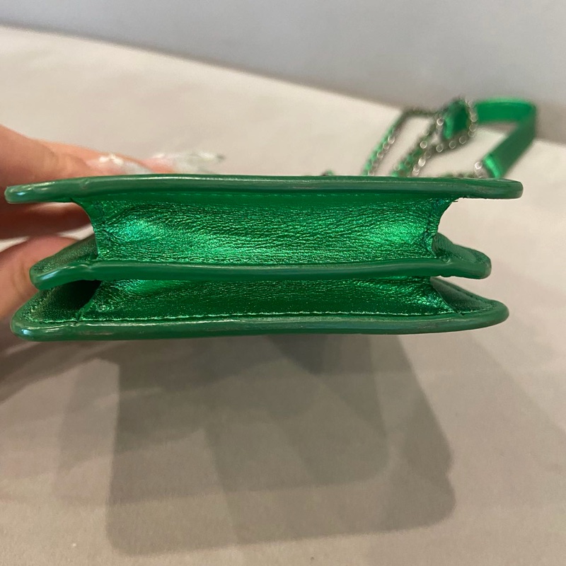 99新閒置品 Chanel綠色漆皮鏈條手機包-5