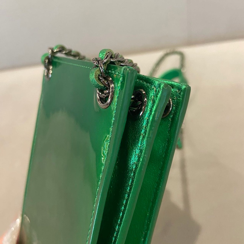 99新閒置品 Chanel綠色漆皮鏈條手機包-8