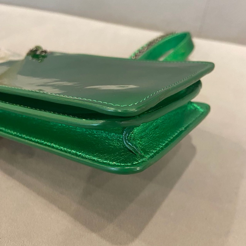 99新閒置品 Chanel綠色漆皮鏈條手機包-9