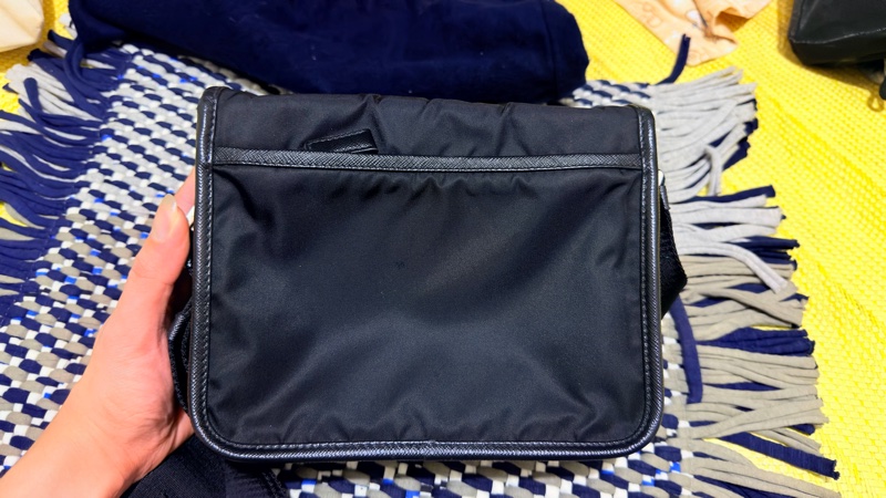 Prada Re-Nylon 及 Saffiano 皮革肩背袋 (小款）-5