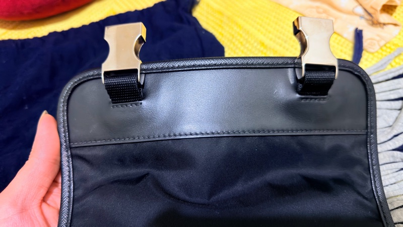 Prada Re-Nylon 及 Saffiano 皮革肩背袋 (小款）-10