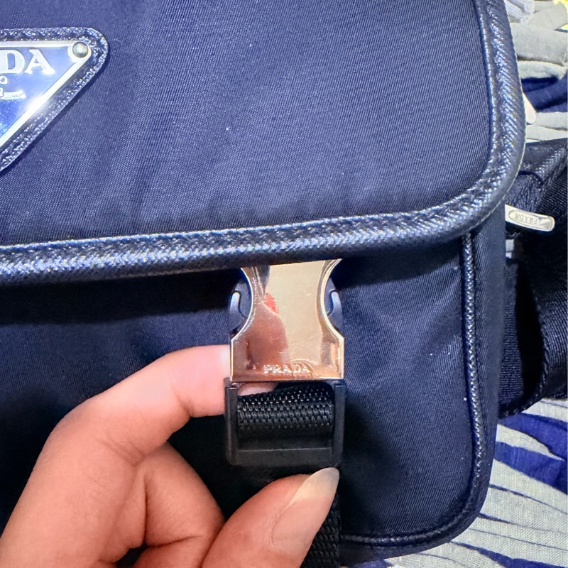 Prada Re-Nylon 及 Saffiano 皮革肩背袋 (小款）-12