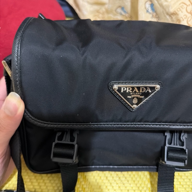 Prada Re-Nylon 及 Saffiano 皮革肩背袋 (小款）-16