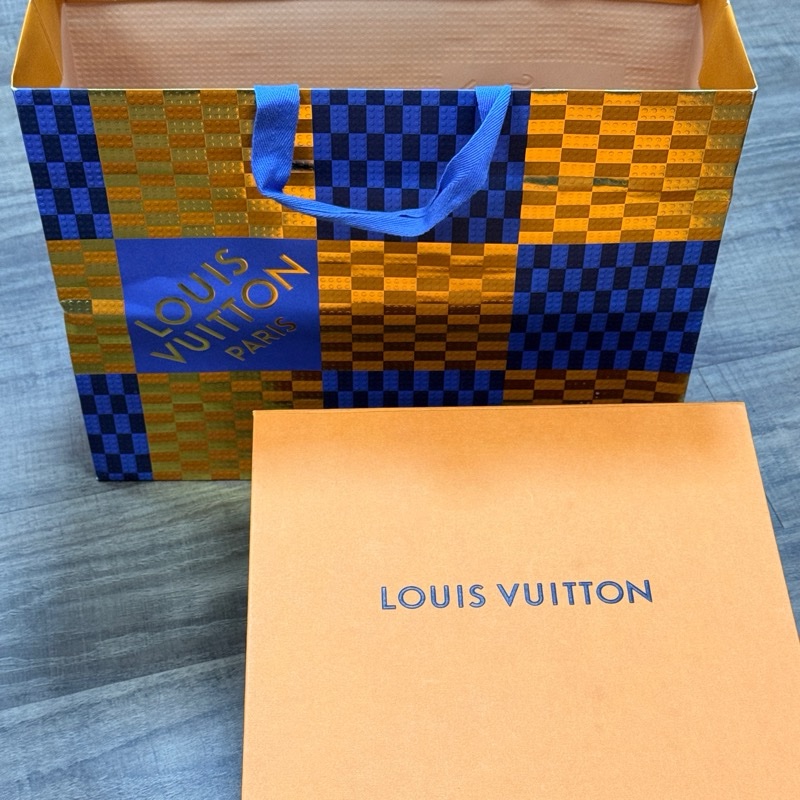 LV 男用老花小包（附盒子跟紙袋、防塵袋等）-4