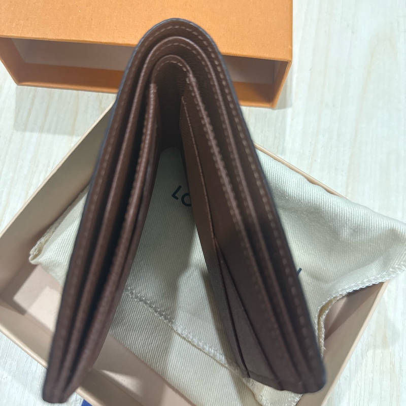 LOUIS VUITTON-9