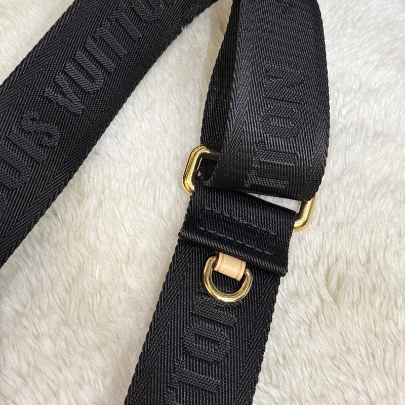 只賣到聖誕節🎄未使用99新✨超級好看的LV黑色斜背帶 Louis Vuitton新款背帶-5