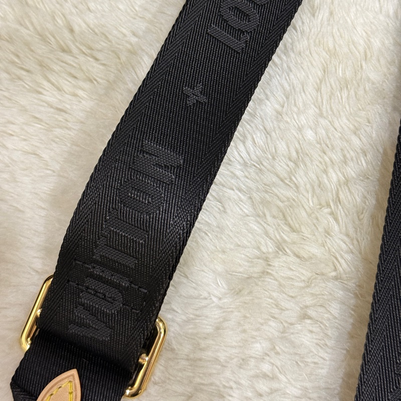 只賣到聖誕節🎄未使用99新✨超級好看的LV黑色斜背帶 Louis Vuitton新款背帶-6