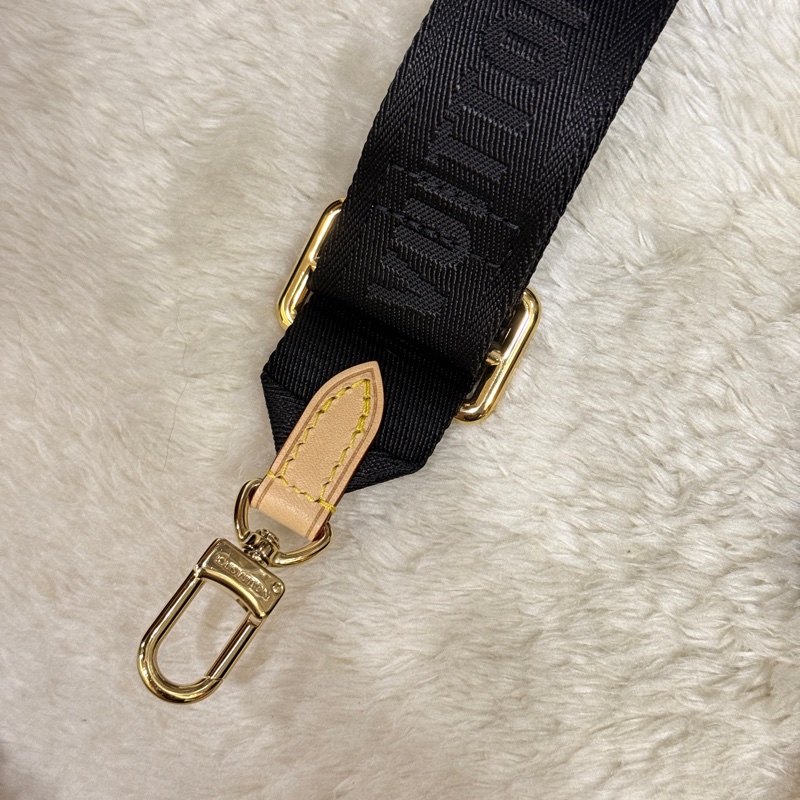 只賣到聖誕節🎄未使用99新✨超級好看的LV黑色斜背帶 Louis Vuitton新款背帶-7