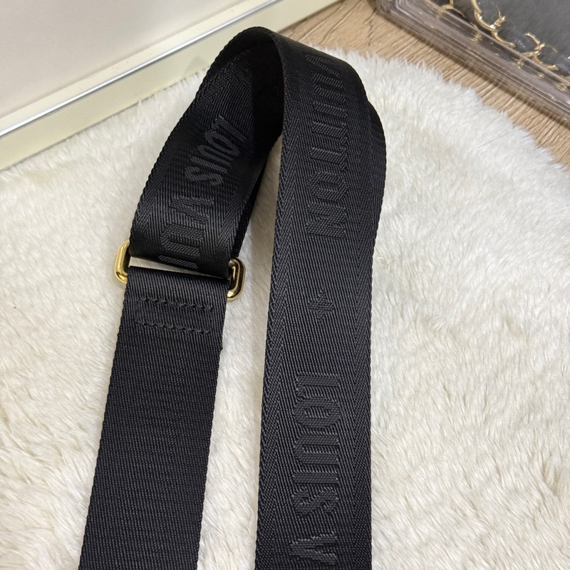 只賣到聖誕節🎄未使用99新✨超級好看的LV黑色斜背帶 Louis Vuitton新款背帶-10