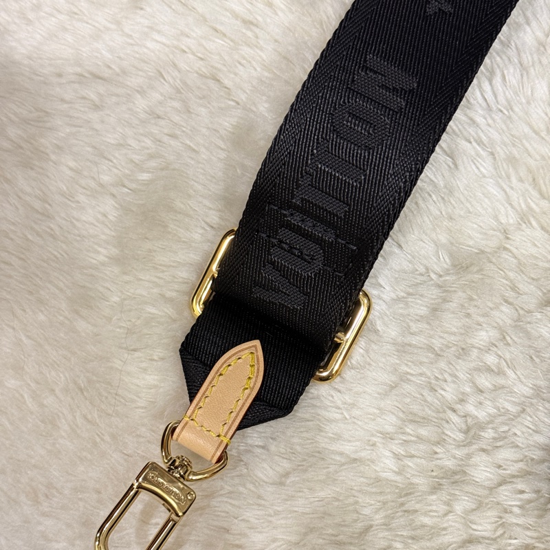 只賣到聖誕節🎄未使用99新✨超級好看的LV黑色斜背帶 Louis Vuitton新款背帶-13