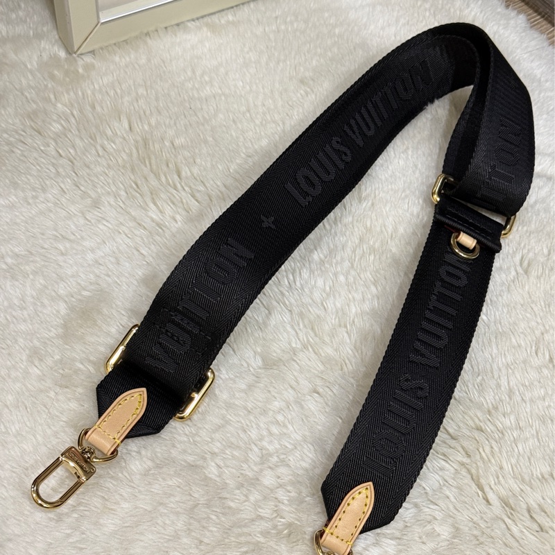 只賣到聖誕節🎄未使用99新✨超級好看的LV黑色斜背帶 Louis Vuitton新款背帶-20