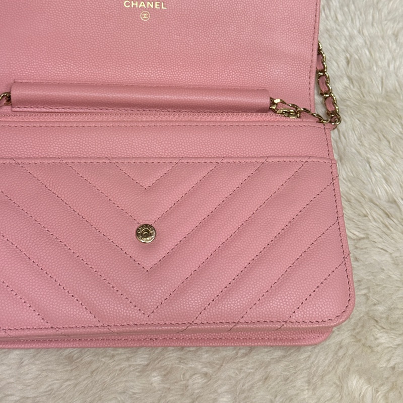 賣三天到12/20下架🔥好用又很美的💓CHANEL WOC香奈兒 荔枝牛皮 粉色 斜背包-35