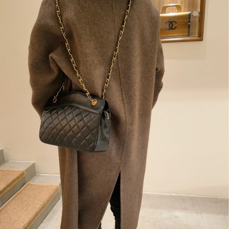 Chanel vintage 香奈兒小鈕釦肩背包/流浪包-1