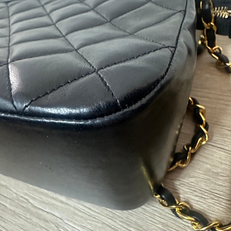 Chanel vintage 香奈兒小鈕釦肩背包/流浪包-11