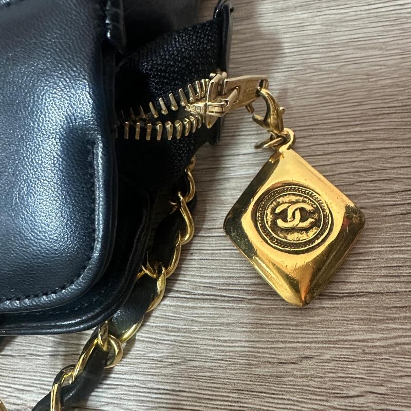 Chanel vintage 香奈兒小鈕釦肩背包/流浪包-13